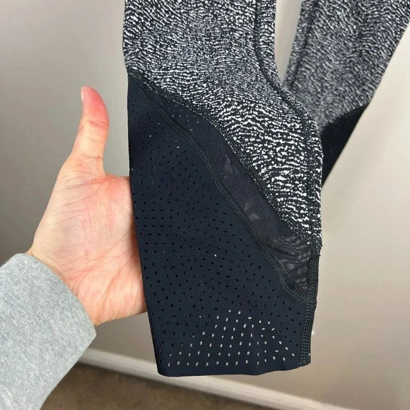 Lululemon Wunder Under Pant Leggings Size 4 Luon Ripple Black White Athletic - Picture 6 of 8